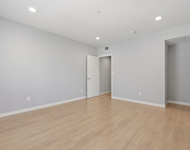 6119 Fountain Avenue - Photo Thumbnail 21