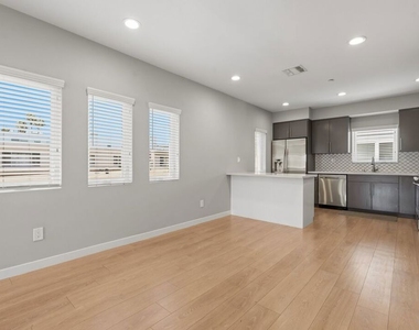 6119 Fountain Avenue - Photo Thumbnail 12