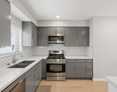 6119 Fountain Avenue - Photo Thumbnail 16