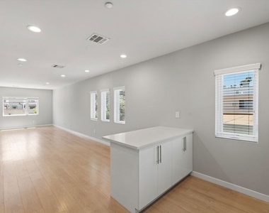 6119 Fountain Avenue - Photo Thumbnail 15