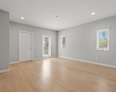 6119 Fountain Avenue - Photo Thumbnail 25