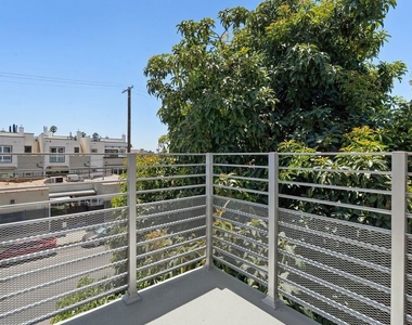 6119 Fountain Avenue - Photo Thumbnail 29