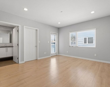 6119 Fountain Avenue - Photo Thumbnail 20