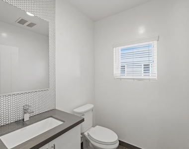 6119 Fountain Avenue - Photo Thumbnail 18