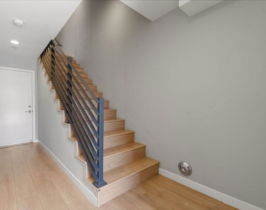 6119 Fountain Avenue - Photo Thumbnail 4