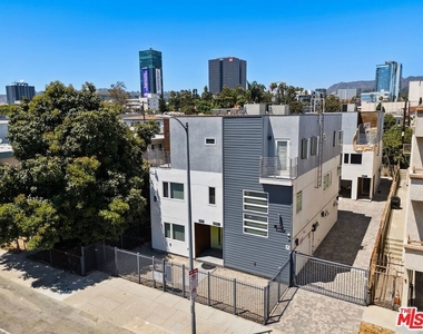 6119 Fountain Avenue - Photo Thumbnail 32