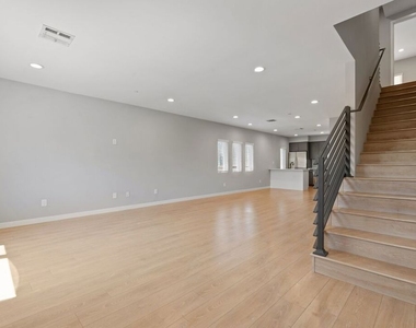 6119 Fountain Avenue - Photo Thumbnail 11