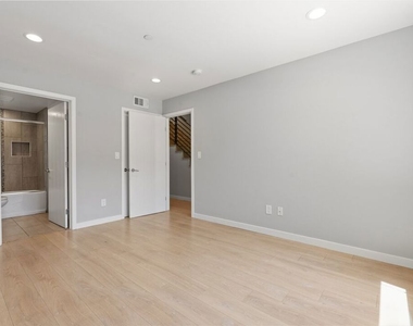 6119 Fountain Avenue - Photo Thumbnail 6
