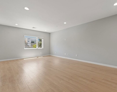 6119 Fountain Avenue - Photo Thumbnail 19