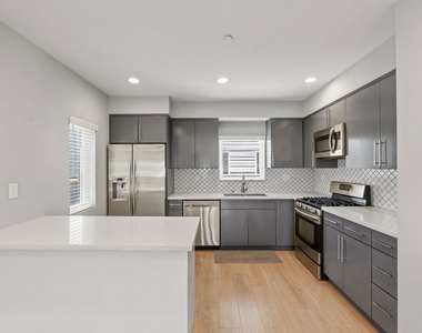 6119 Fountain Avenue - Photo Thumbnail 13