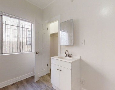 647 18th Street - Photo Thumbnail 9