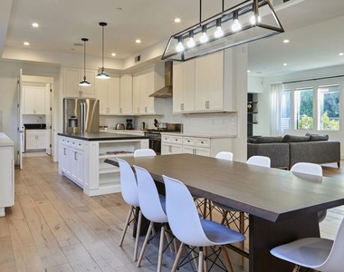 18911 Hatteras Street - Photo Thumbnail 5