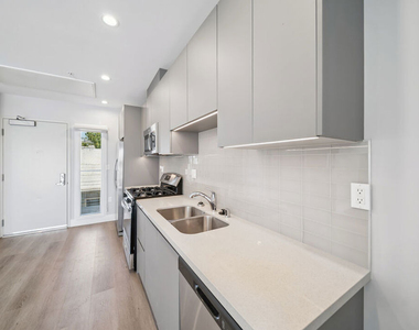 1223 N Hayworth Avenue - Photo Thumbnail 5