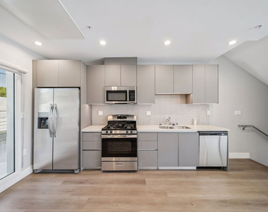 1223 N Hayworth Avenue - Photo Thumbnail 3