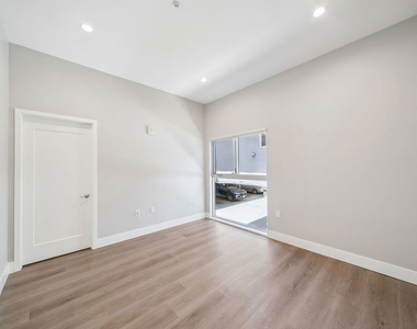 1223 N Hayworth Avenue - Photo Thumbnail 19