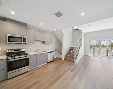 1223 N Hayworth Avenue - Photo Thumbnail 2