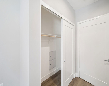1223 N Hayworth Avenue - Photo Thumbnail 23