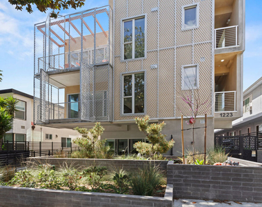 1223 N Hayworth Avenue - Photo Thumbnail 25