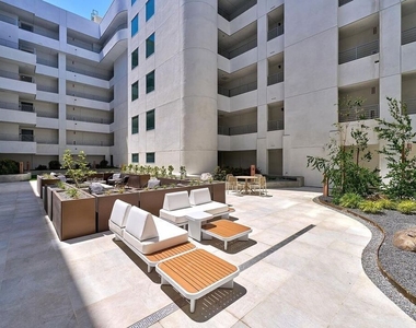 510 S Oxford Avenue - Photo Thumbnail 5