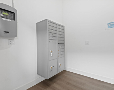 1223 N Hayworth Avenue - Photo Thumbnail 16