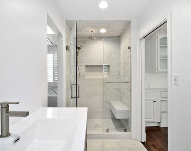 4755 Alonzo Avenue - Photo Thumbnail 10