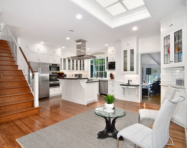 4755 Alonzo Avenue - Photo Thumbnail 7