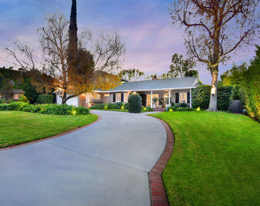 4755 Alonzo Avenue - Photo Thumbnail 2