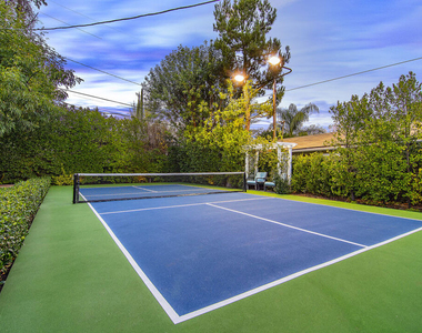4755 Alonzo Avenue - Photo Thumbnail 15