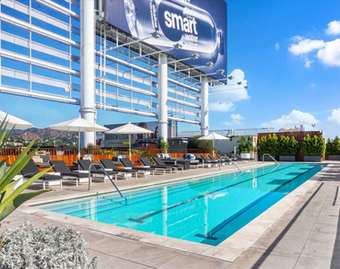 6250 Hollywood Boulevard - Photo Thumbnail 5