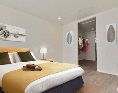 1040 S Mariposa Avenue - Photo Thumbnail 12