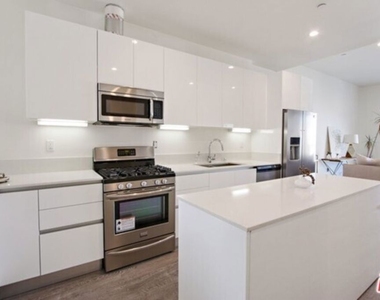 1040 S Mariposa Avenue - Photo Thumbnail 3