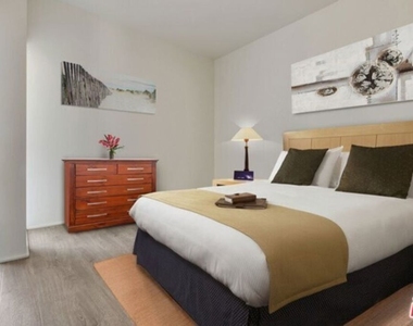 1040 S Mariposa Avenue - Photo Thumbnail 11