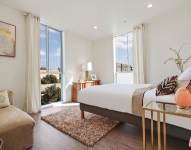 1040 S Mariposa Avenue - Photo Thumbnail 5