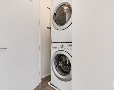 1040 S Mariposa Avenue - Photo Thumbnail 16