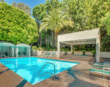 1131 Alta Loma Road - Photo Thumbnail 27
