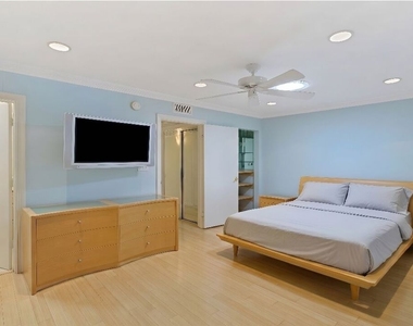 1131 Alta Loma Road - Photo Thumbnail 23