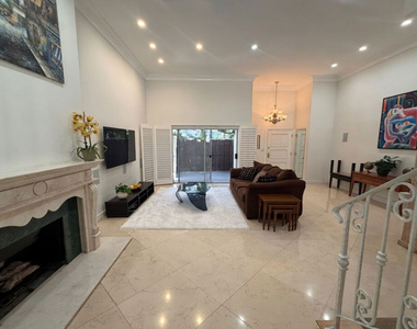 1131 Alta Loma Road - Photo Thumbnail 7