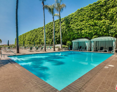 1131 Alta Loma Road - Photo Thumbnail 26