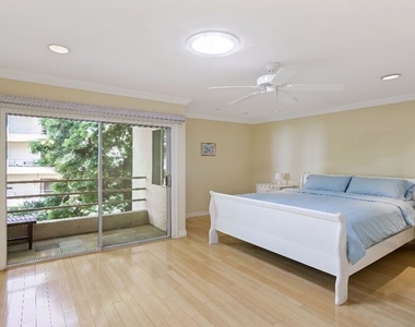1131 Alta Loma Road - Photo Thumbnail 19