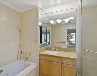 1131 Alta Loma Road - Photo Thumbnail 22