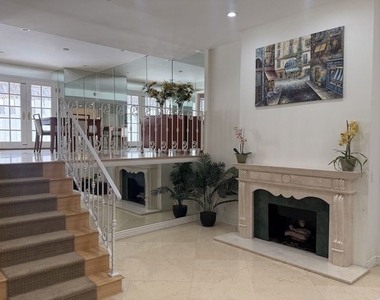 1131 Alta Loma Road - Photo Thumbnail 9