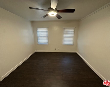 2309 S Budlong Avenue - Photo Thumbnail 11