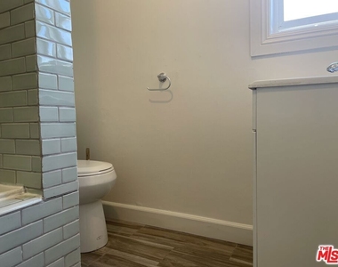 2309 S Budlong Avenue - Photo Thumbnail 7