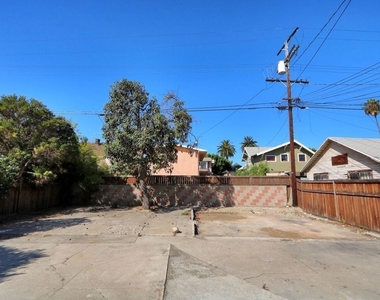 2309 S Budlong Avenue - Photo Thumbnail 3