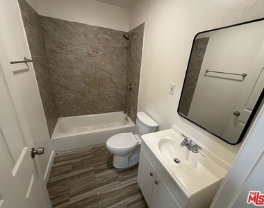 2309 S Budlong Avenue - Photo Thumbnail 6