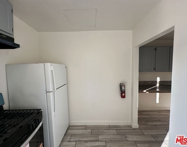 2309 S Budlong Avenue - Photo Thumbnail 10