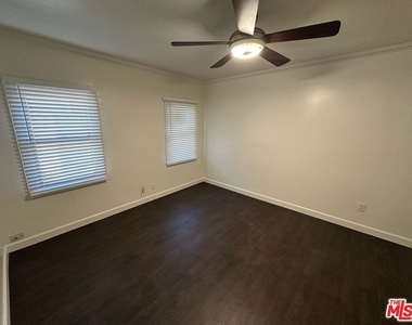 2309 S Budlong Avenue - Photo Thumbnail 13