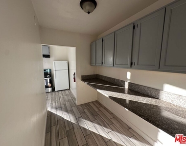2309 S Budlong Avenue - Photo Thumbnail 9