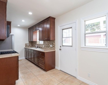200 W Palmer Avenue - Photo Thumbnail 6
