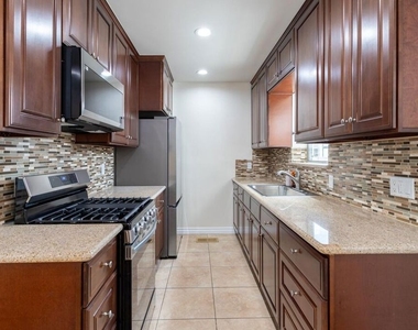 200 W Palmer Avenue - Photo Thumbnail 3